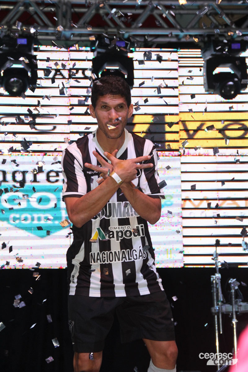 [26-02] Lançamento dos uniformes 2015 - Desfile - 40