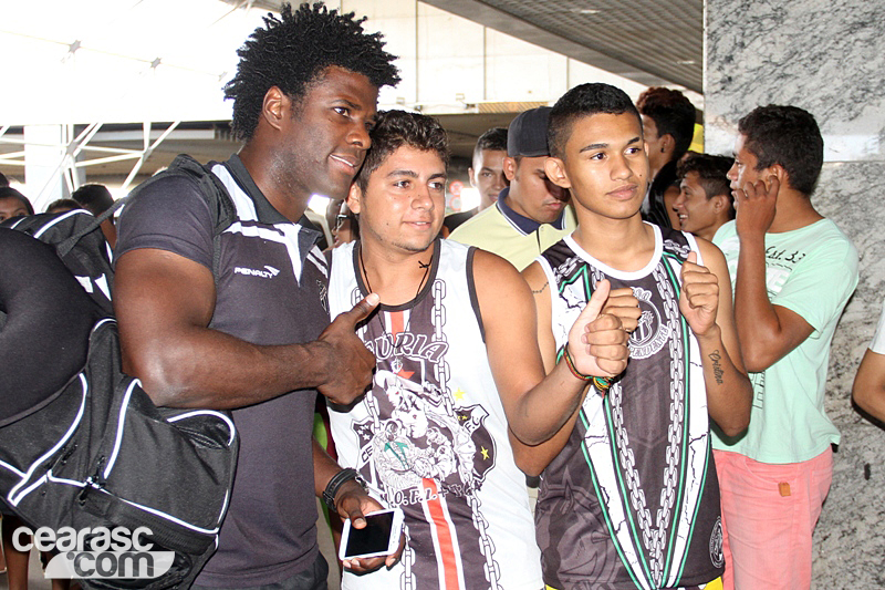 [29-10] Torcida apóia o time do embarque - 5