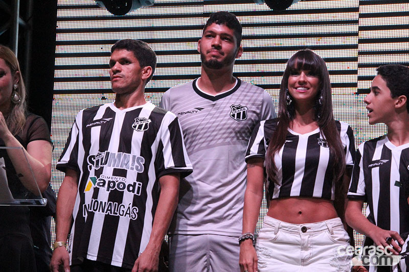 [26-02] Lançamento dos uniformes 2015 - Desfile - 49