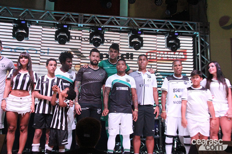 [26-02] Lançamento dos uniformes 2015 - Desfile - 50