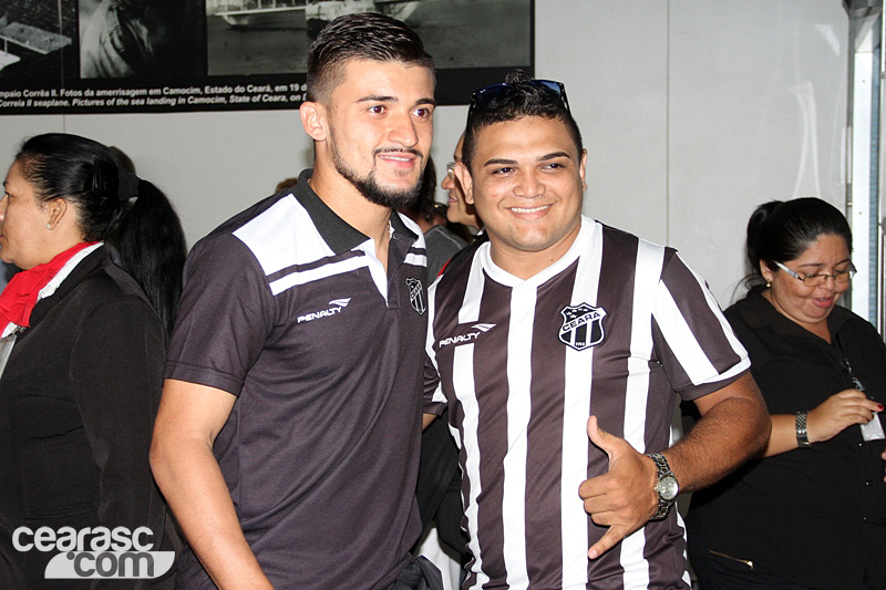 [29-10] Torcida apóia o time do embarque - 11