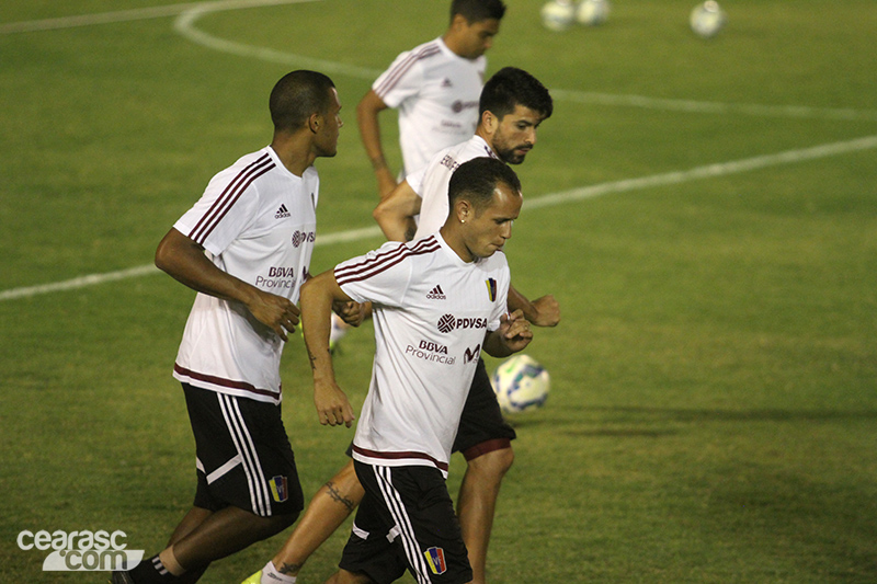 [10-10] Seleção Venezuelana treina em Porangabuçu - 15
