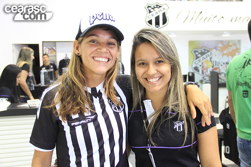 [09-11] Isabela Sousa visita loja oficial e é homenageada - 14