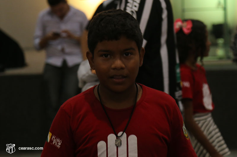 [05-09-2017] Vovo vai a Escola - Logos - 2