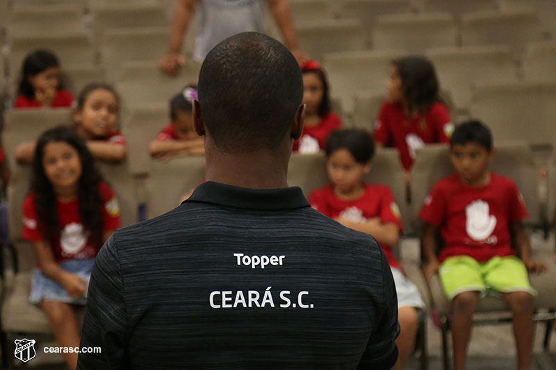 [05-09-2017] Vovo vai a Escola - Logos - 8