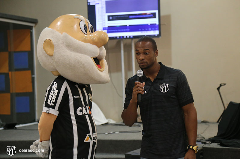 [05-09-2017] Vovo vai a Escola - Logos - 15