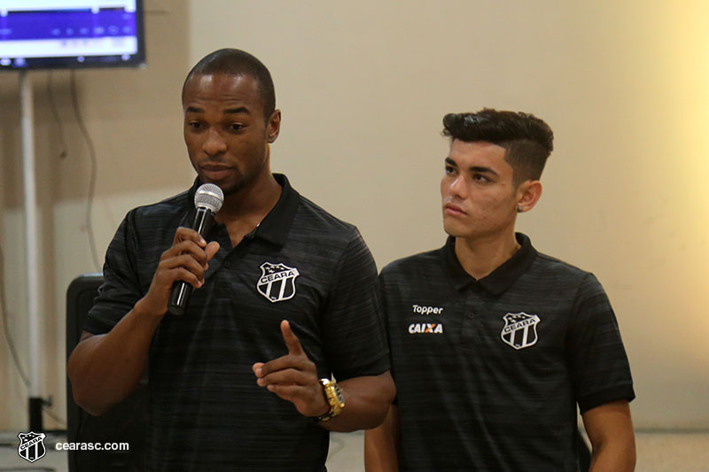 [05-09-2017] Vovo vai a Escola - Logos - 17