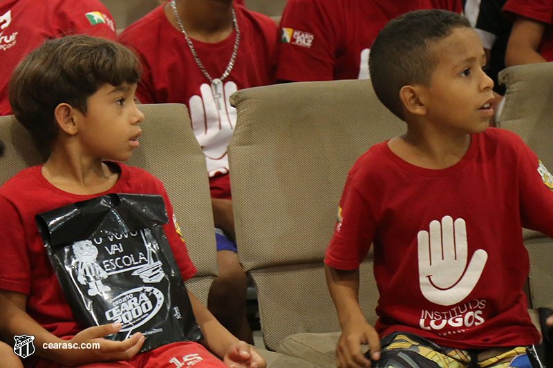 [05-09-2017] Vovo vai a Escola - Logos - 44