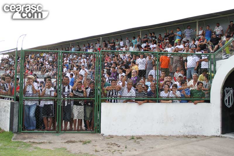 [02-01] Torcedor apoia durante reapresentação - 2