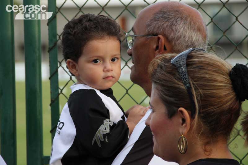 [02-01] Torcedor apoia durante reapresentação - 8