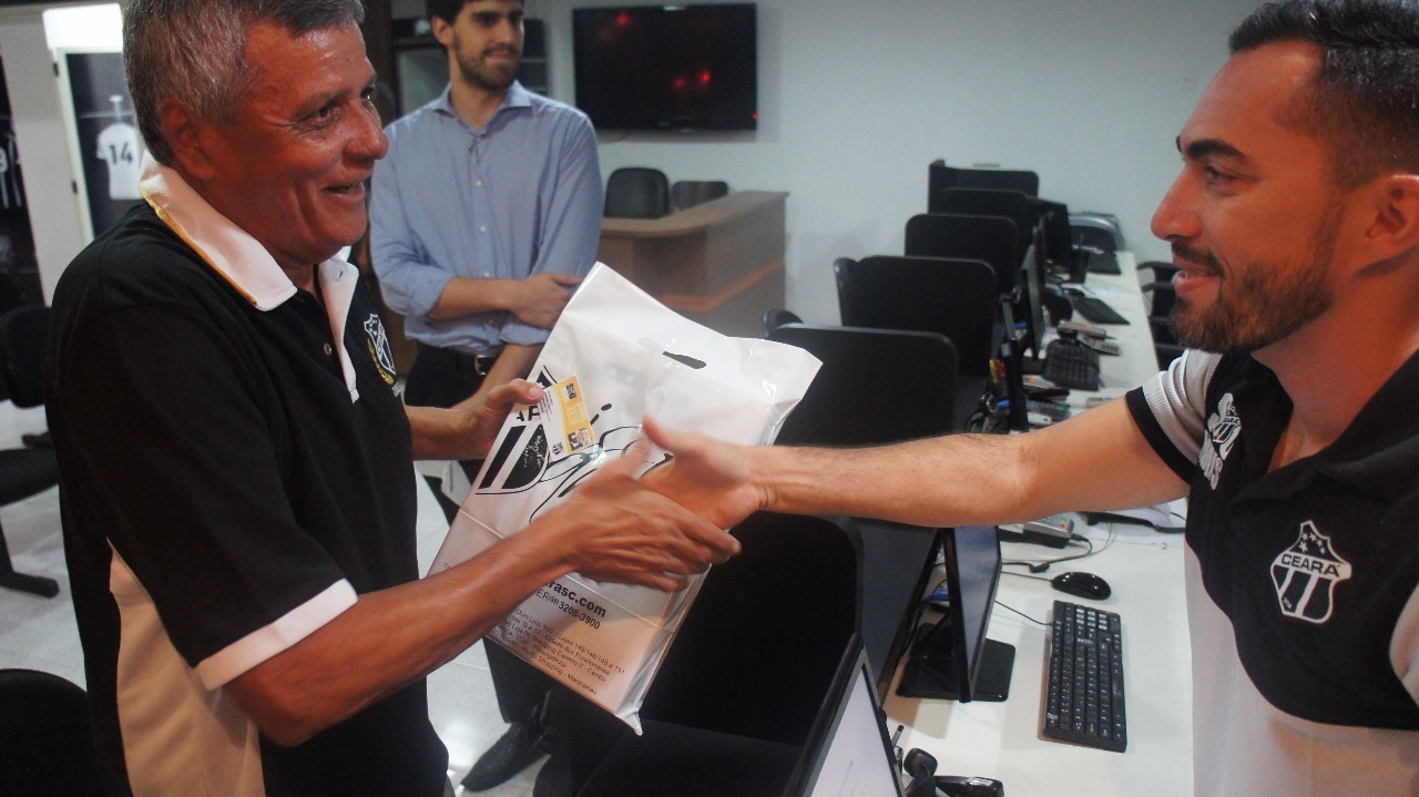 Zé Eduardo visitou a Loja Oficial  - 1