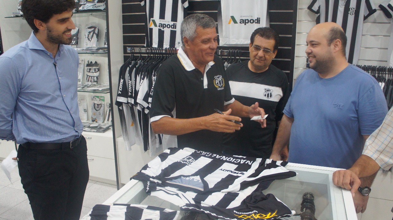 Zé Eduardo visitou a Loja Oficial  - 13