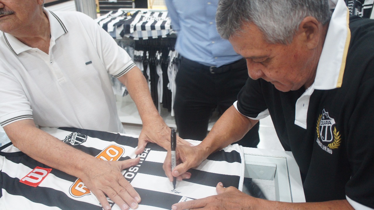 Zé Eduardo visitou a Loja Oficial  - 17