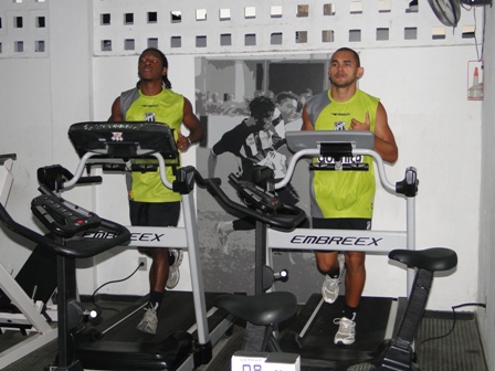 Jogadores treinaram na academia do clube - 5