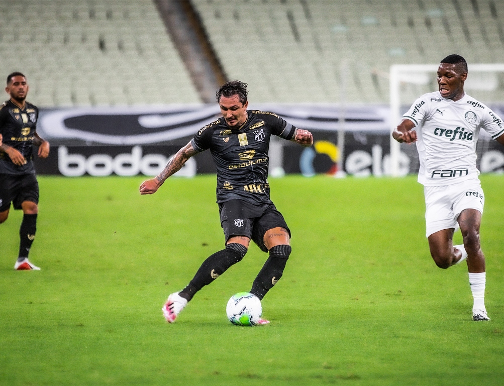 Copa do Brasil: Ceará luta até o fim, marca com Vina e Tiago, mas se despede da competição com empate diante do Palmeiras