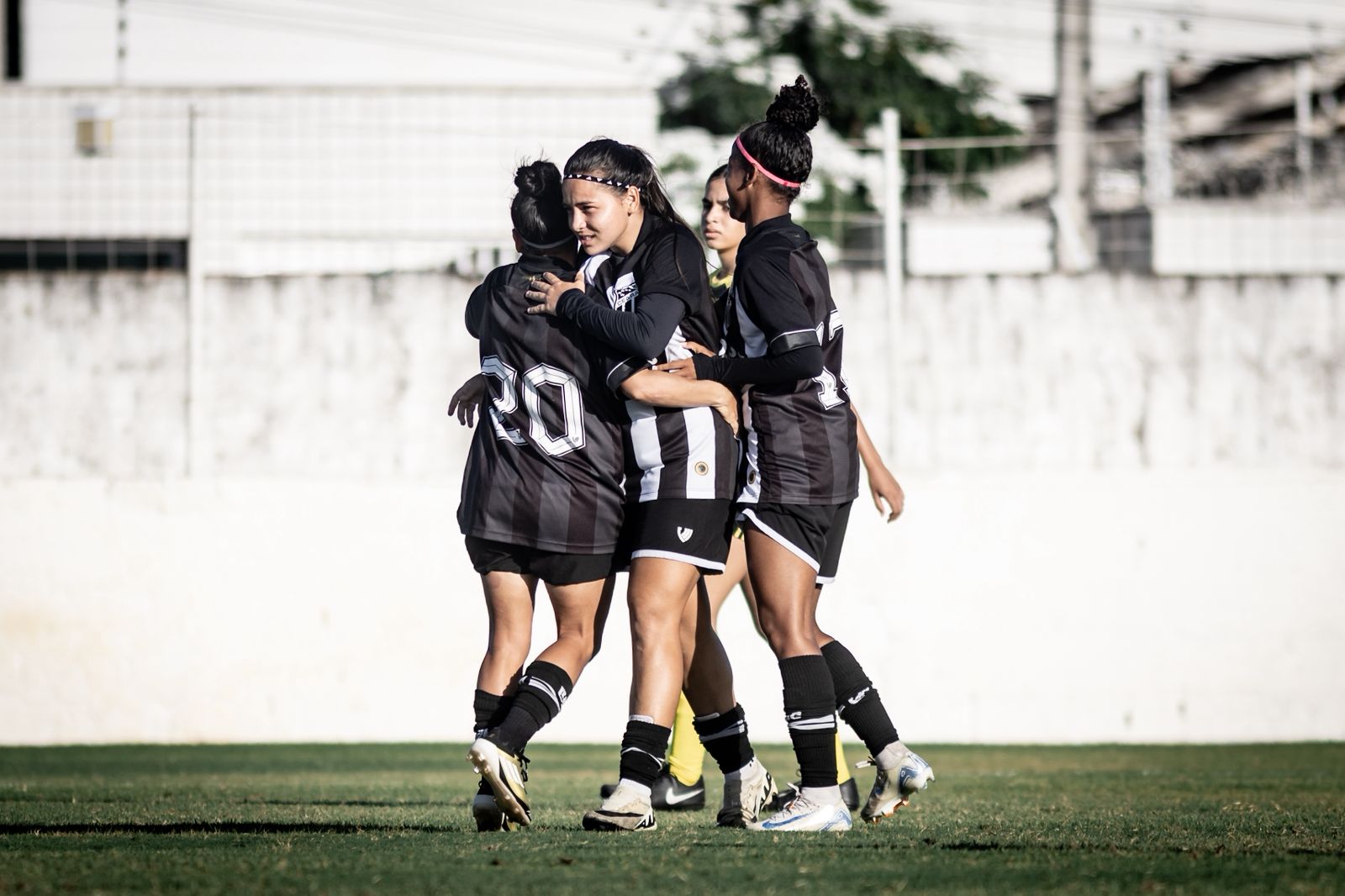 Fut. Feminino: Com quatro de gols de Paulinha, Ceará goleia The Blessed e assume liderança do Grupo A do Cearense