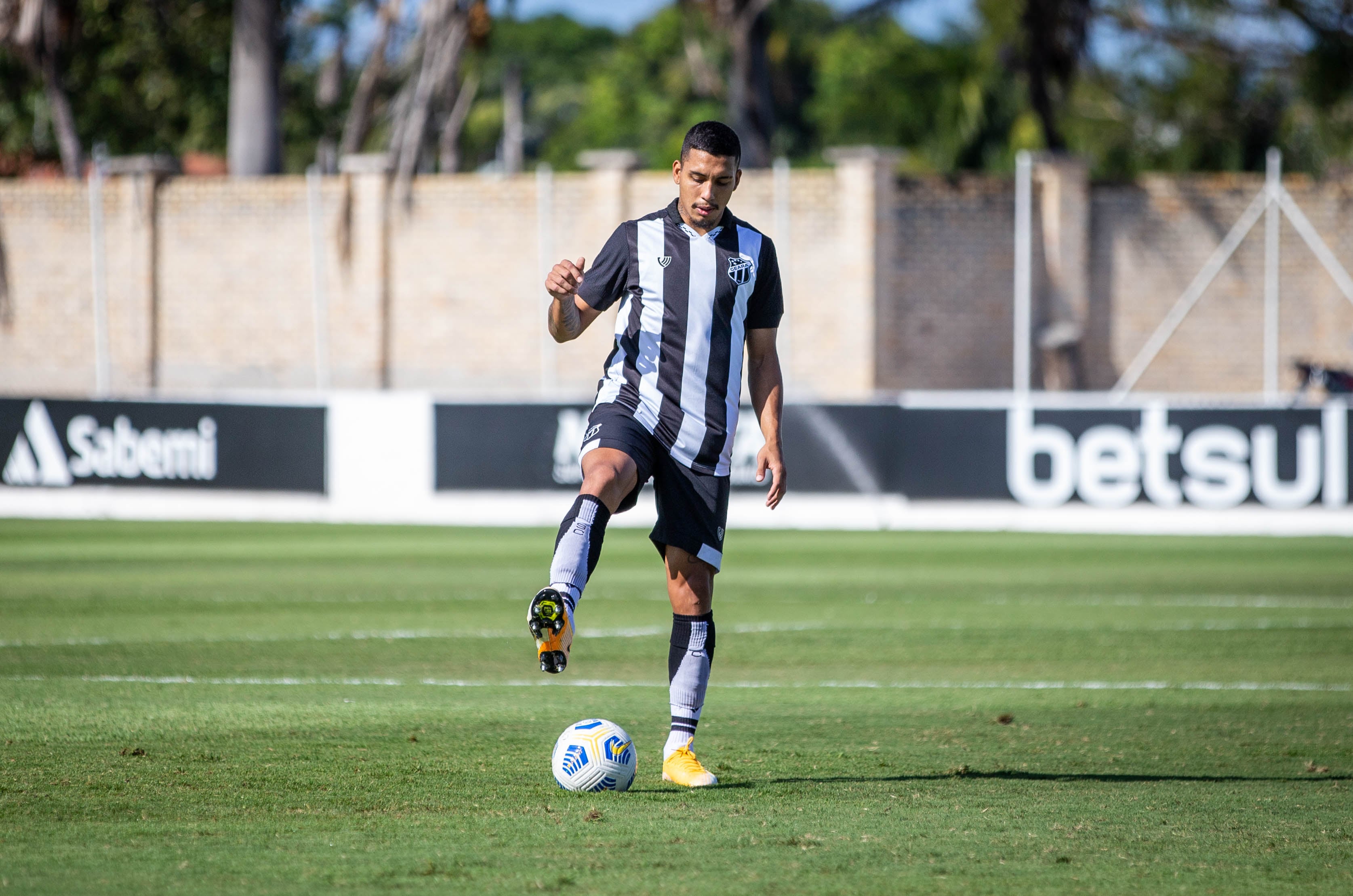 Aspirantes: Joanilson Scarcella apita jogo entre Ceará e Figueirense