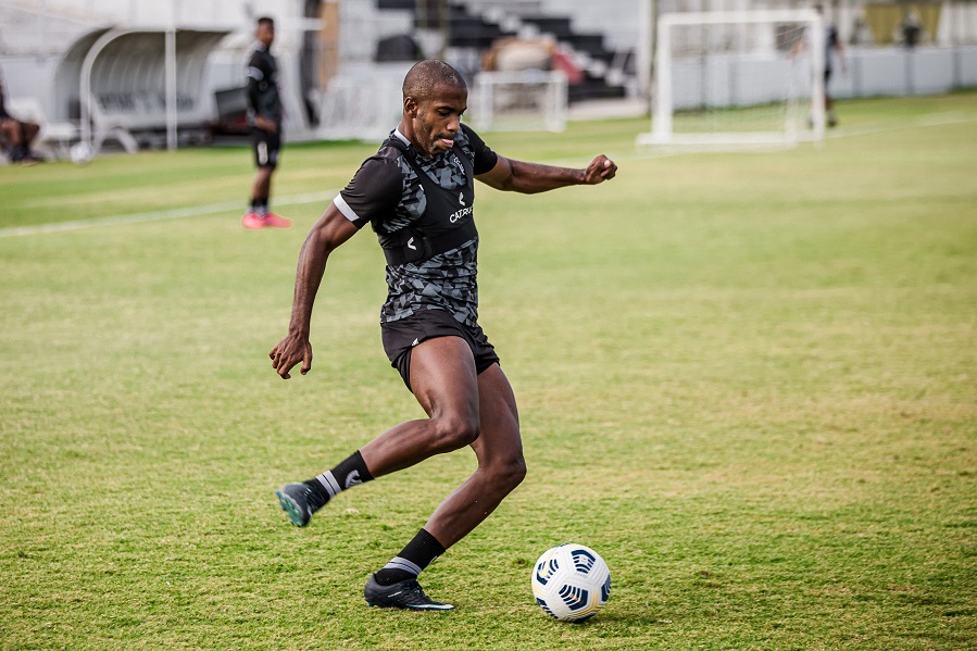 Fabinho projeta um jogo difícil contra o América/MG: “É um time forte dentro de seus domínios”