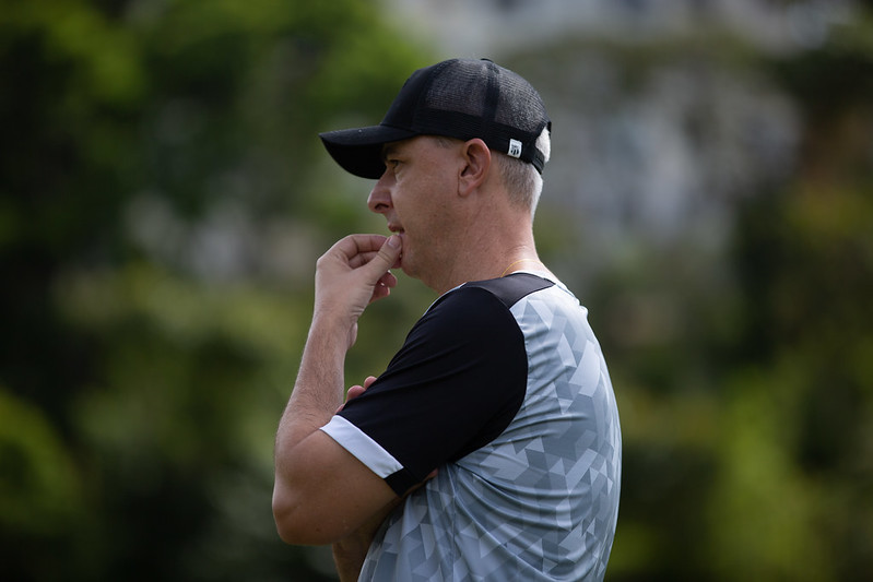 Tiago Nunes exalta apoio da torcida e elogia atuação alvinegra diante da Tuna Luso