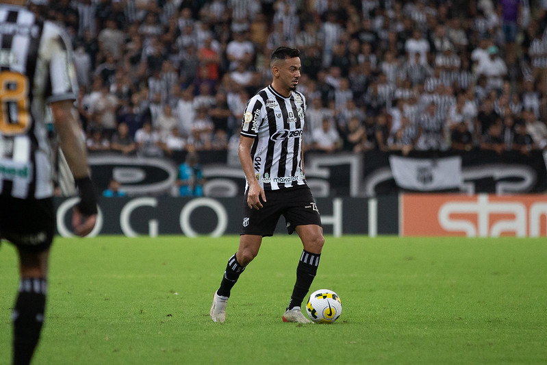 Visando chegar à primeira parte da tabela do Brasileirão, Ceará encara o Atlético Goianiense em casa