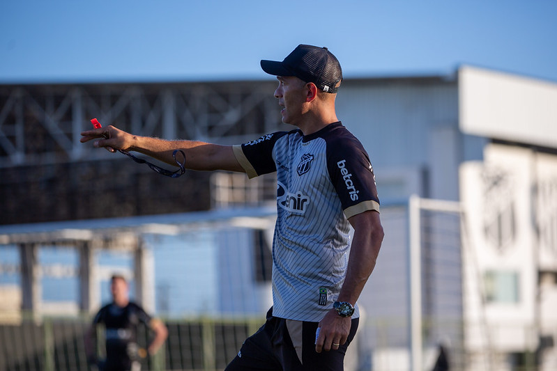 Antes de embarque para São Paulo, Juca Antonello exalta entrega do grupo na preparação para confronto com o RB Bragantino