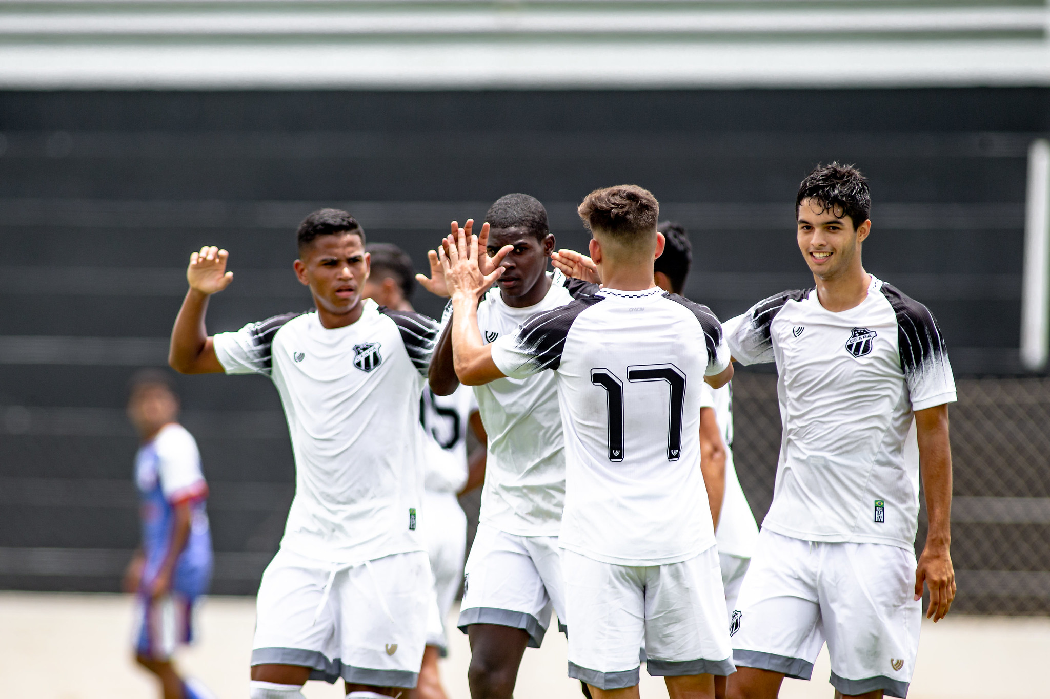 Sub-17: De olho na temporada, elenco alvinegro já trabalha na Cidade Vozão