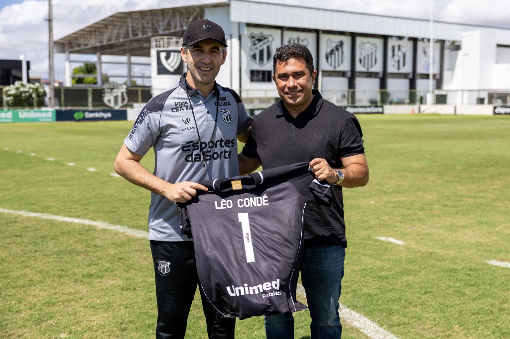 Léo Condé completa um ano como técnico do Ceará e recebe homenagem do Presidente João Paulo Silva