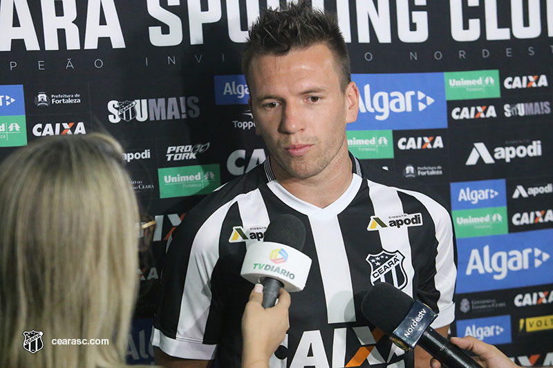 Zagueiro Eduardo Brock é oficialmente apresentado à imprensa 
