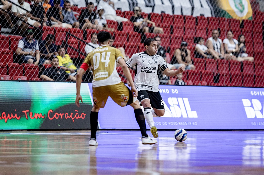 Estreia na Fares Lopes, duelo decisivo no Brasileiro de Futsal e jogo fora de casa no Brasileirão agitam a semana do Ceará