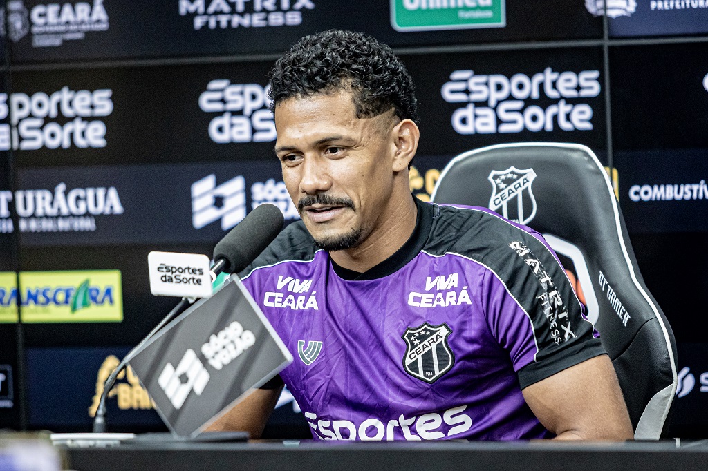 Sobral cita igualdade de condições no Clássico-Rei e projeta: “Vai vencer quem transpirar e se entregar mais em campo”