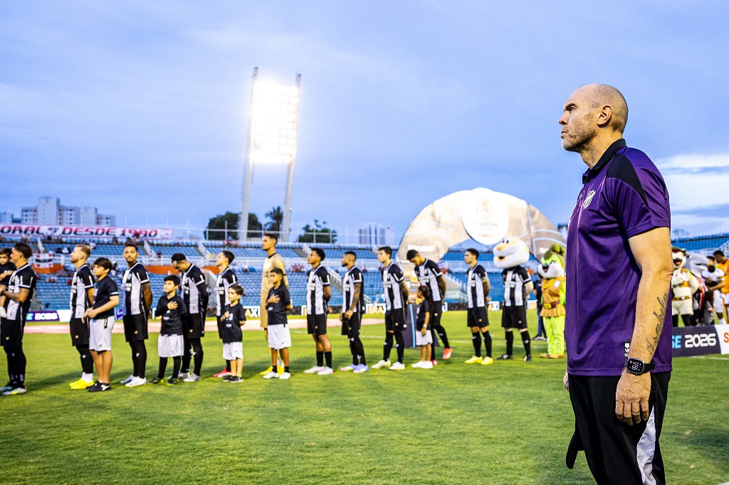 Mozart enaltece desempenho dos seus comandados na goleada diante do Ferroviário: “Vitória expressiva”