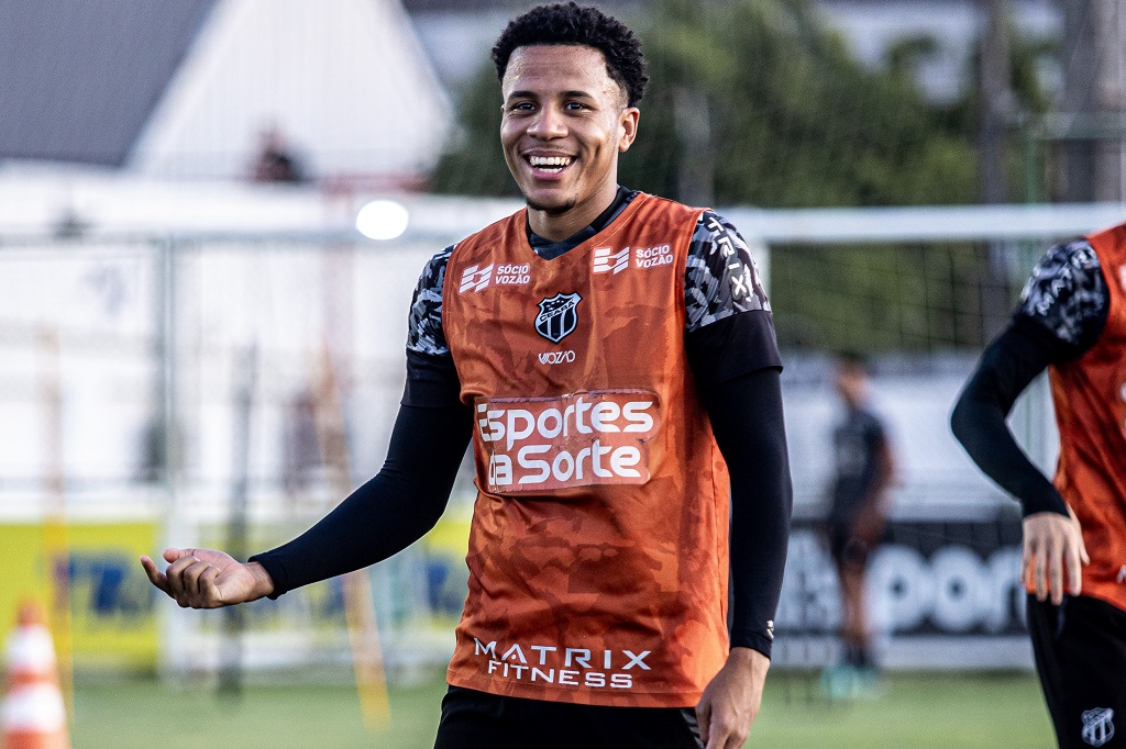 No Vovozão, Ceará inicia trabalhos para embate com o Santos