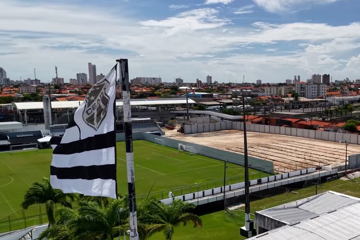 Na pausa nos jogos, Ceará promove melhorias no gramado e dá continuidade à obra de expansão do campo de CAP