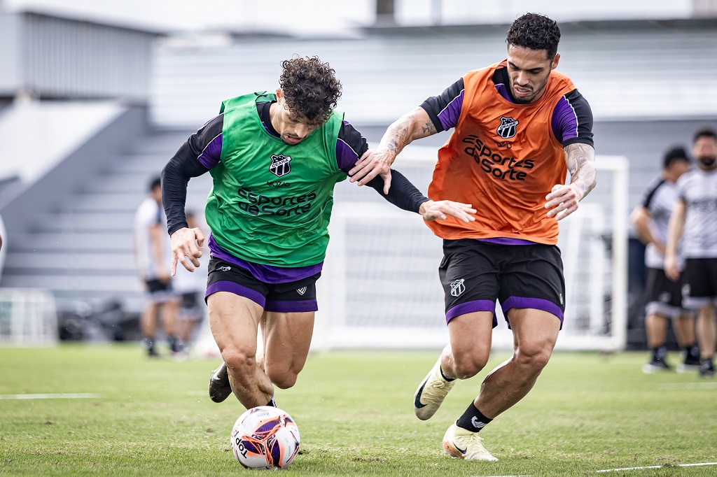 Elenco alvinegro realiza mais um trabalho técnico em Porangabuçu e segue se preparando para jogo de ida das semis do Estadual