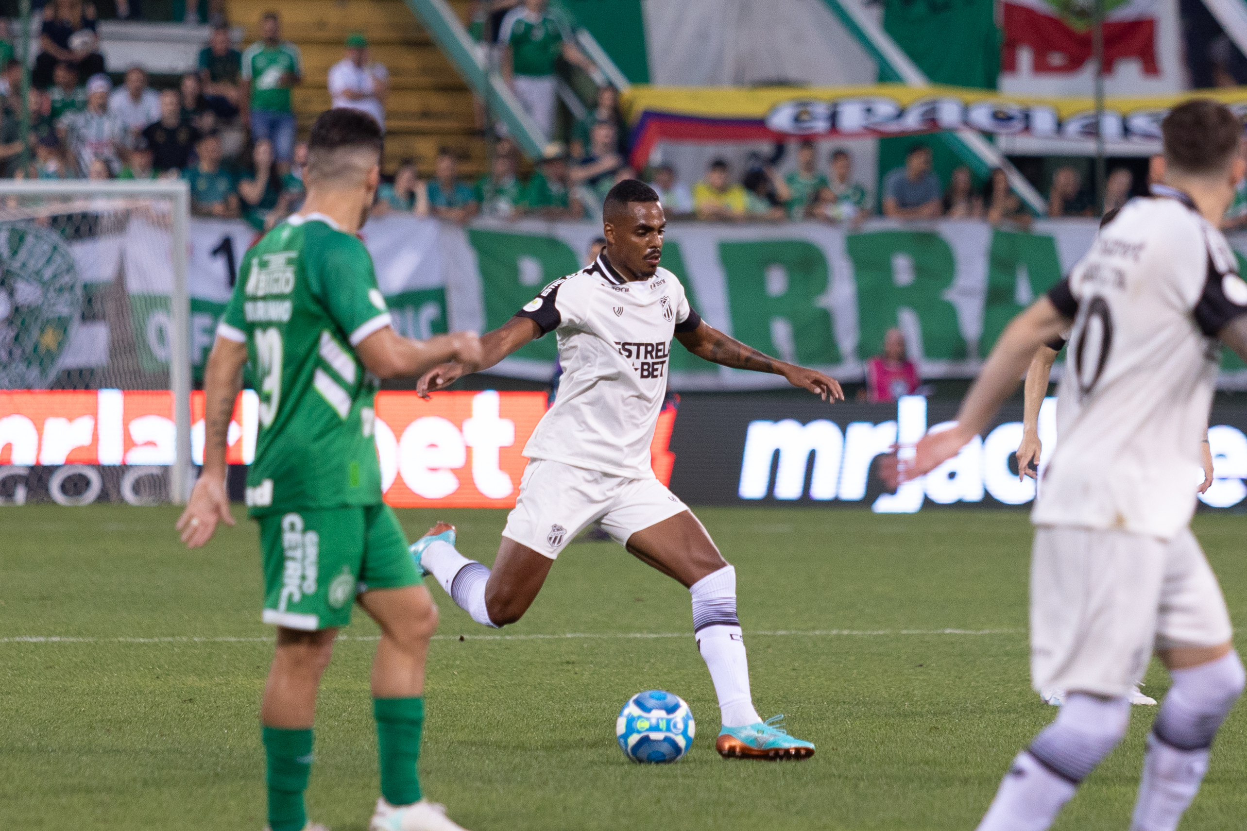 Camp. Brasileiro: Na Arena Condá, Ceará empata por 1 a 1 com a Chapecoense/SC
