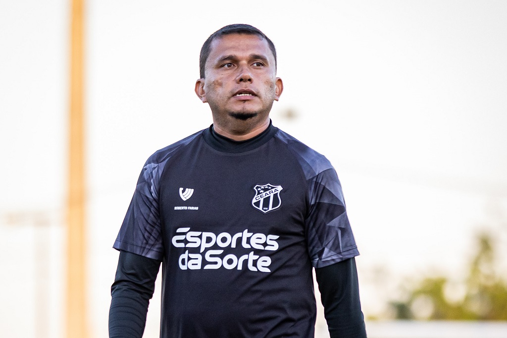 Preparador físico, Roberto Farias caracteriza trabalhos e cita interferência de período sem jogos para o elenco alvinegro