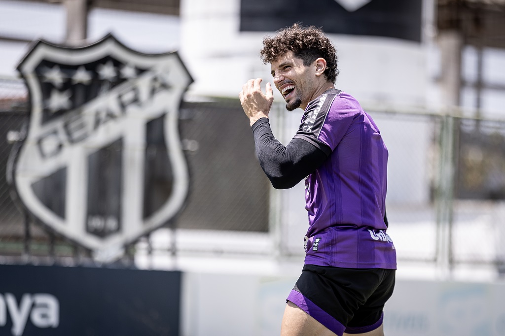 Elenco alvinegro volta aos treinos e já trabalha para duelo contra o Sport