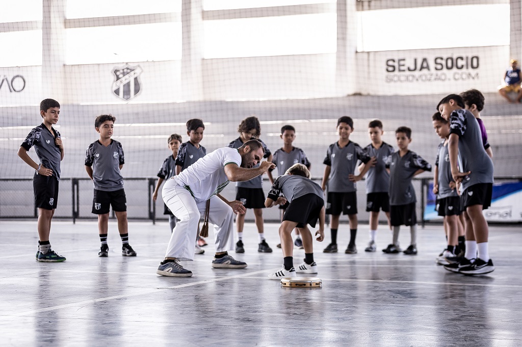 Iniciação Alvinegra promove o ensino da capoeira na formação dos jovens atletas do Ceará