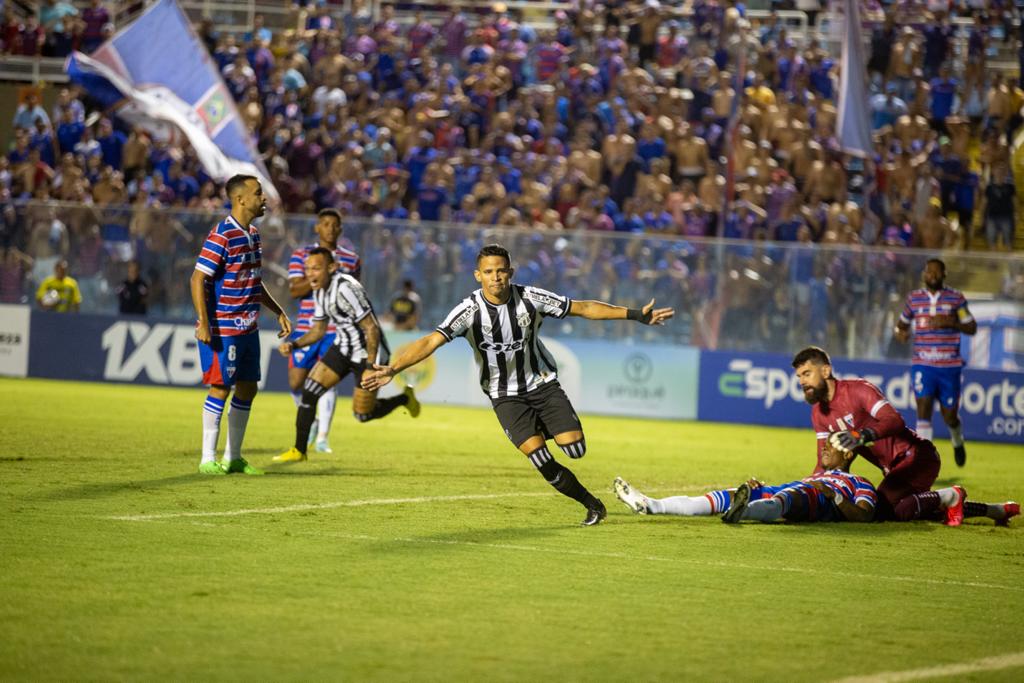 Camp. Cearense: Com gols de Castilho e Erick, Ceará vence o primeiro Clássico-Rei de 2023