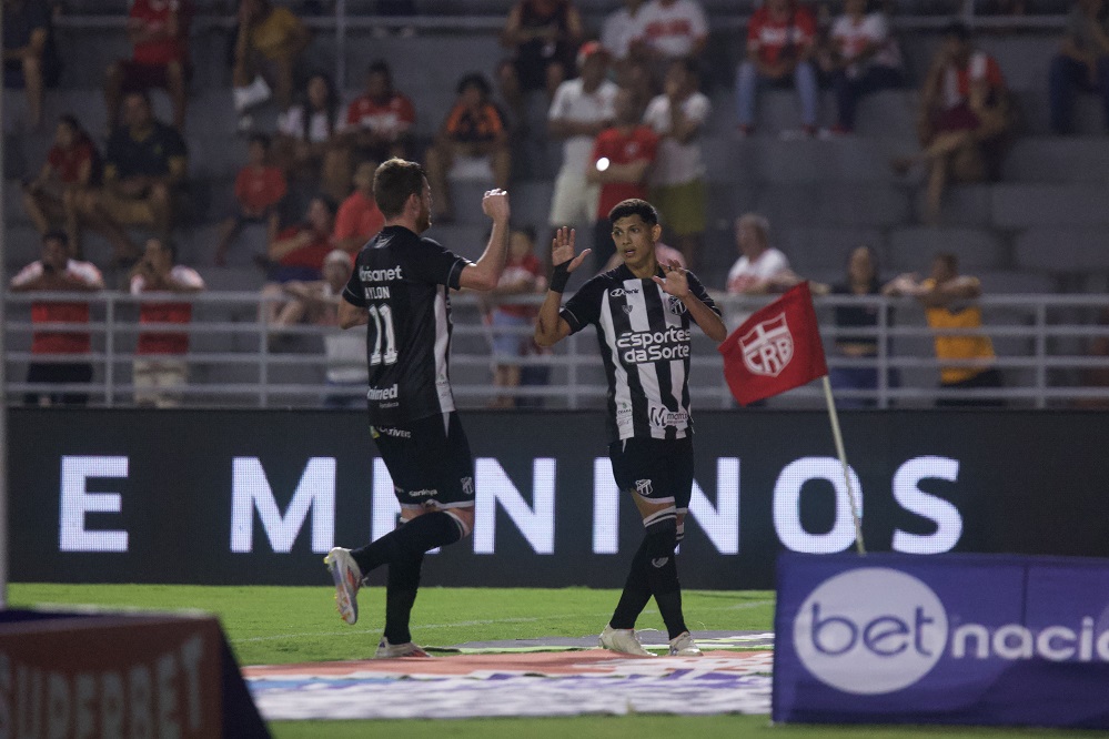 Com gols de Aylon e Erick Pulga, Ceará vence o CRB por 2 a 0