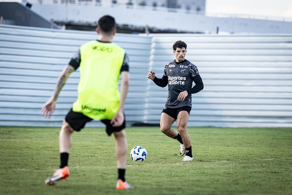 Ainda na Capital, Ceará fecha preparação para encarar o Santos