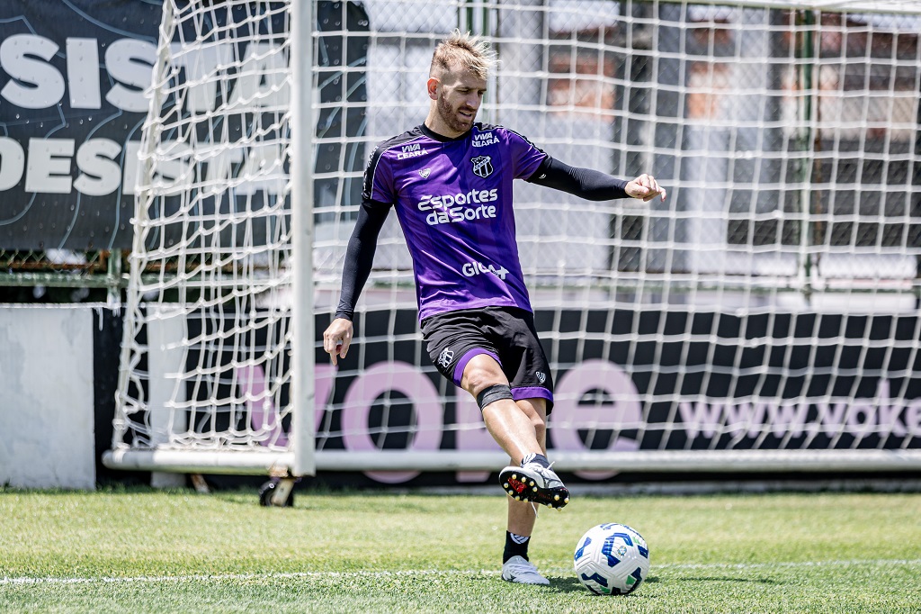 No penúltimo dia de preparação para duelo com o São Paulo, Ceará realiza treino pela manhã