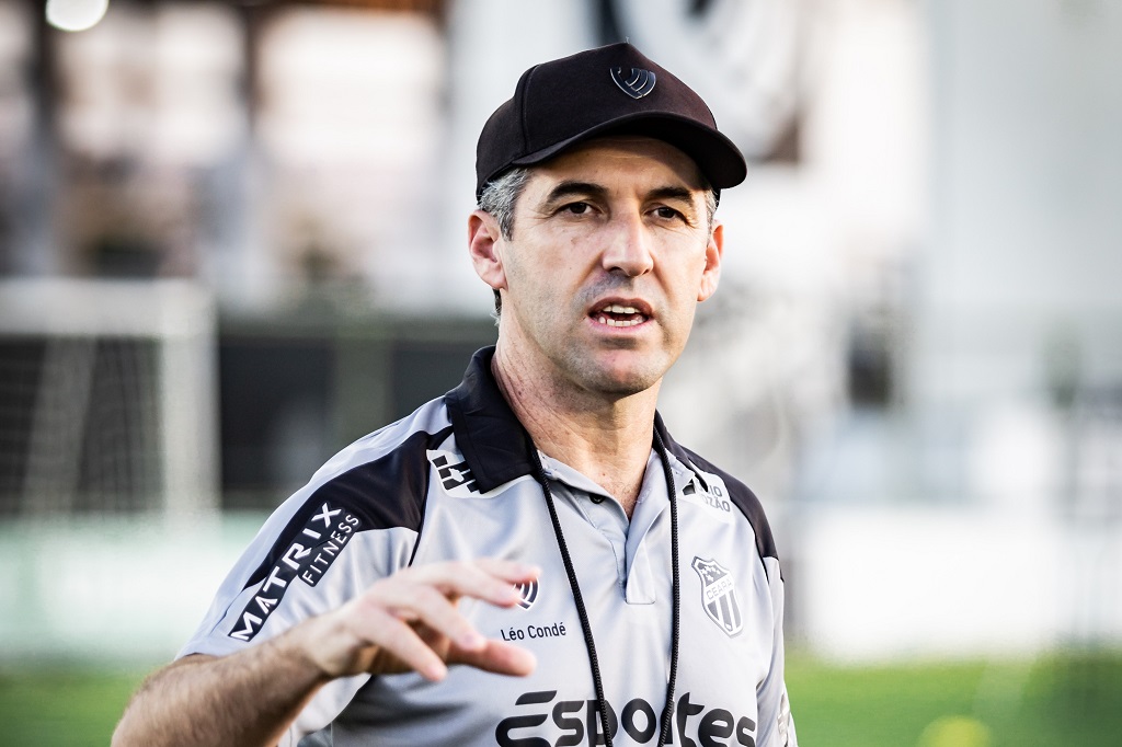 Na véspera de viagem para BH, Condé comanda o penúltimo treino alvinegro para duelo com o Atlético/MG