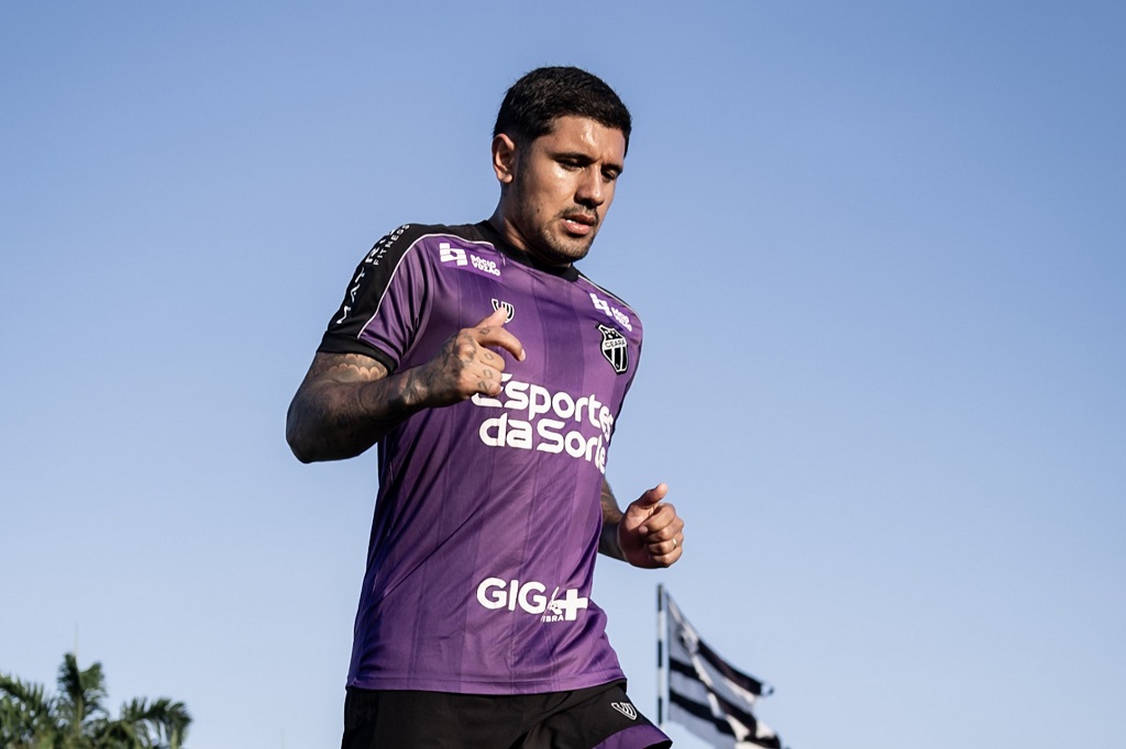 Com treino coletivo, Ceará fecha preparação para duelo com o Sport antes de viagem para Recife