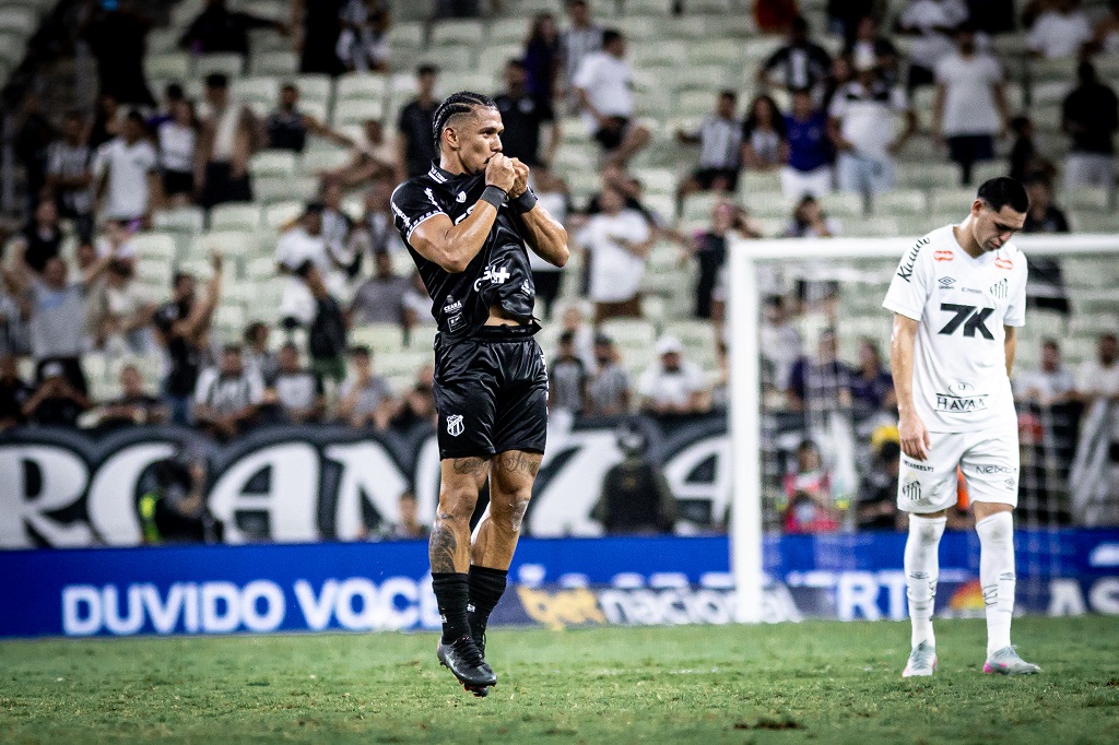 Fernando Sobral marca o segundo gol na temporada em vitória contra o Santos: “Momento especial”