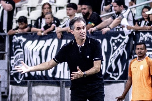 Léo Condé cita a força da equipe e prega mentalidade competitiva no Brasileirão: “Vamos continuar com pés no chão”