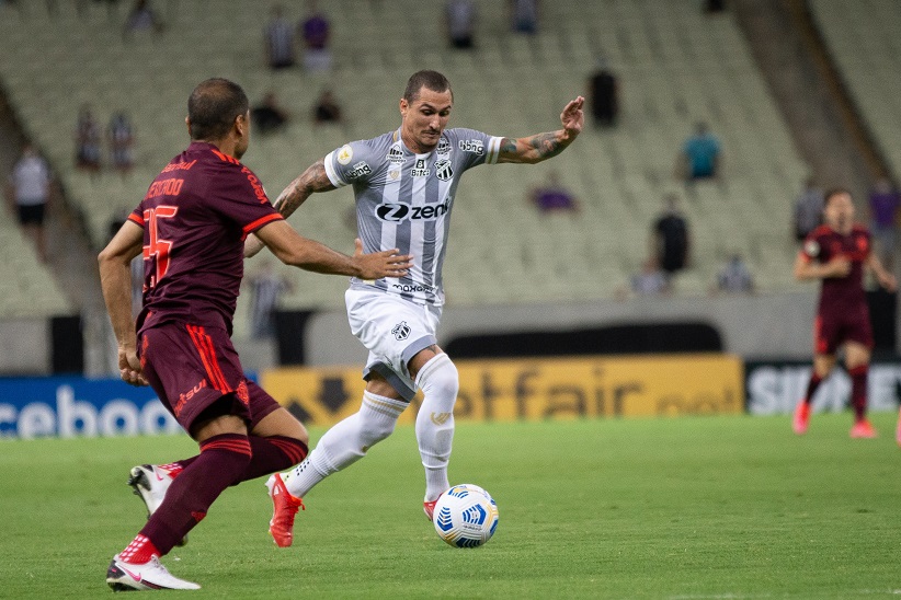 Ceará tem mais volume de jogo, mas fica no empate sem gols com o Internacional