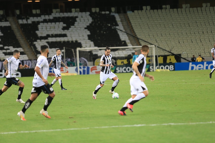 Na Vila Belmiro, Ceará encara o Santos pelo jogo de ida das oitavas de final da Copa do Brasil