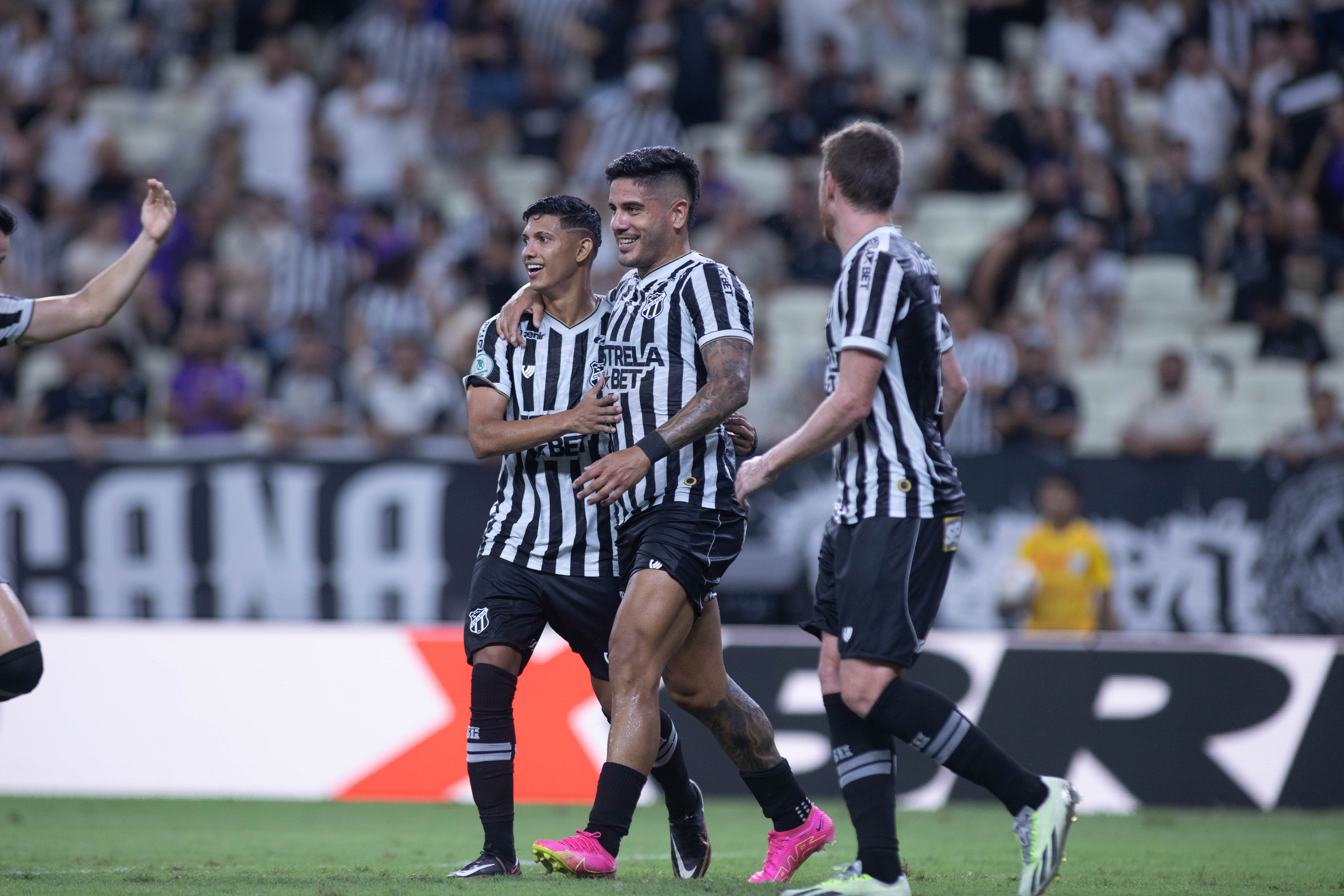 Camp. Cearense: No Castelão, Ceará goleia o Caucaia por 5x0