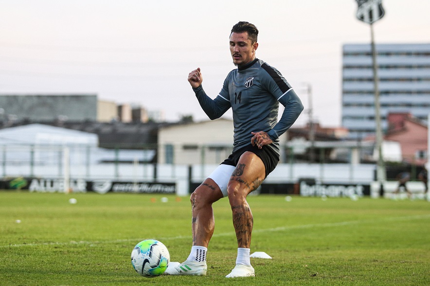Vina reforça atenção do time para o jogo deste sábado: O nível da Série A é alto, precisamos ter concentração durante a partida